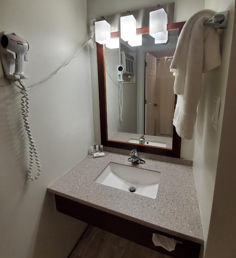 Imperial Fireside Inn Sudbury Ngoại thất bức ảnh
